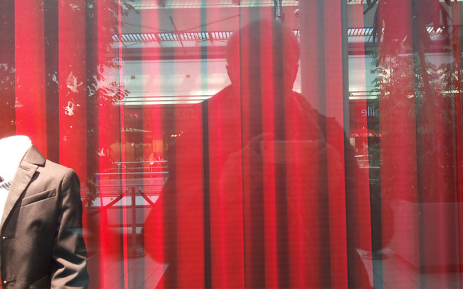 autoportrait rouge